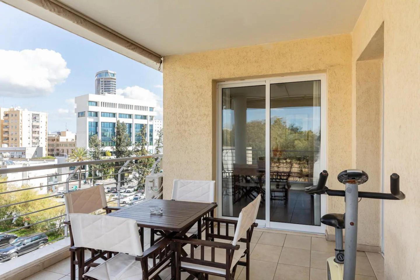 Warm Residence In The Heart Of The City Center - Balcony & View Nicosia Exteriör bild